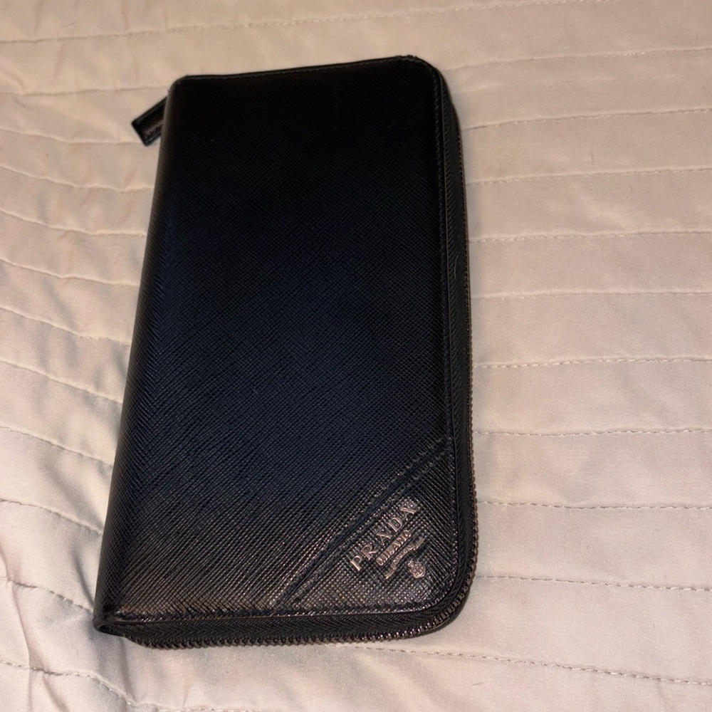 Prada men’s zip wallet stunning great condition Italy black designer
